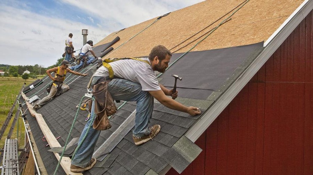 DIY vs. Professional Roof Replacement