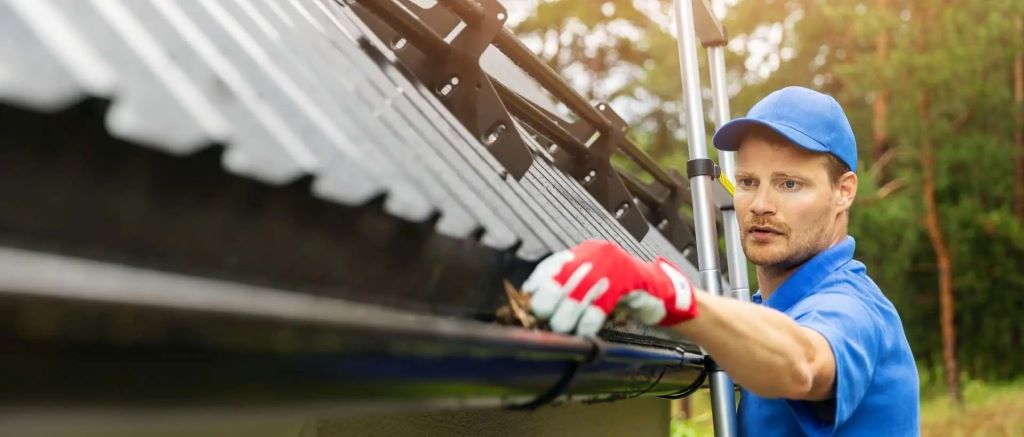 Guide on avoiding the most expensive roof repairs with Florida roofing maintenance tips